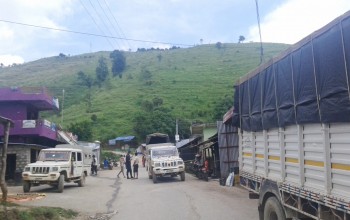 बैतडीमा यातायात व्यवसायी दोब्बर भाडा असुल्दै 